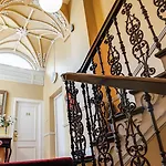 Albany House 3*
