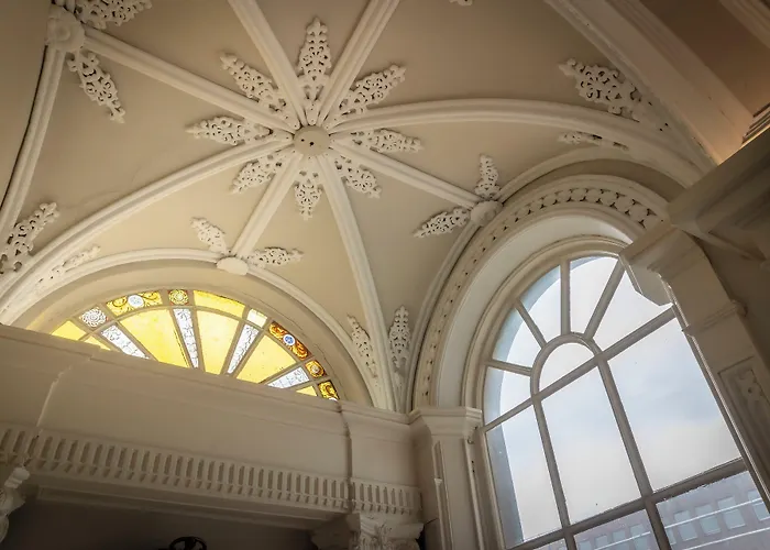 Albany House 酒店 3*