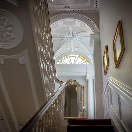 Albany House 3* Dublin