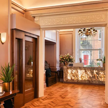 Albany House 3*