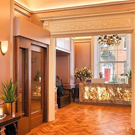 Albany House 3*