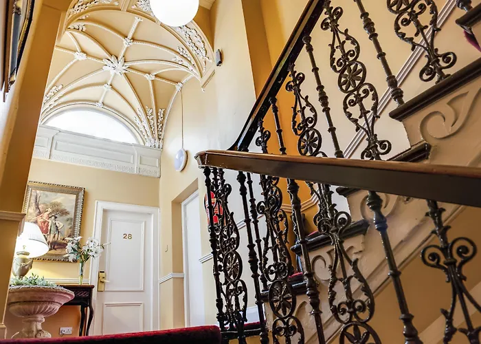 Albany House 3*