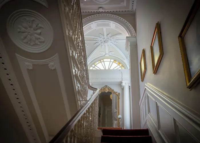 Albany House 3* Dublin