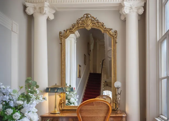 Albany House Hotell