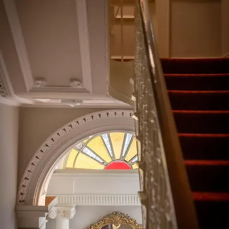 Albany House Отель 3*