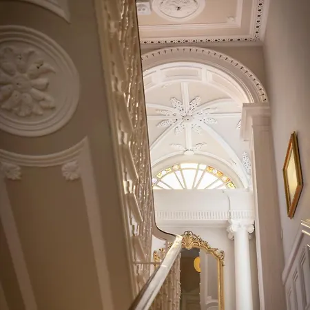 Отель Albany House 3*