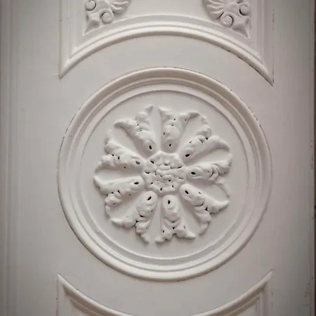 Albany House Отель