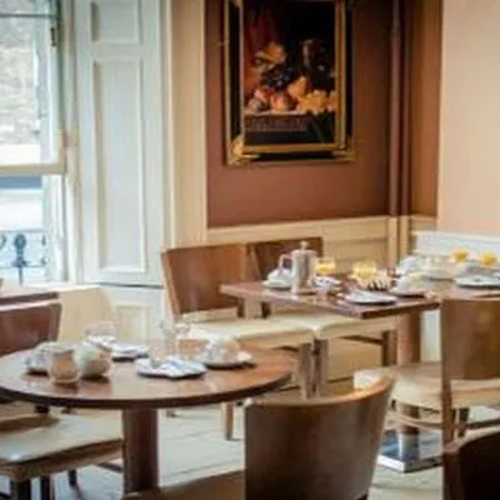 Отель Albany House 3*