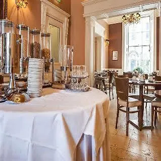 Отель Albany House 3*