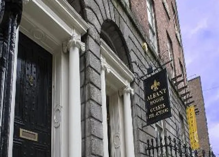 Albany House Отель