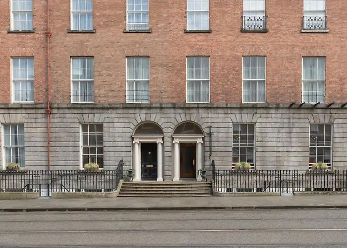 Отель Albany House