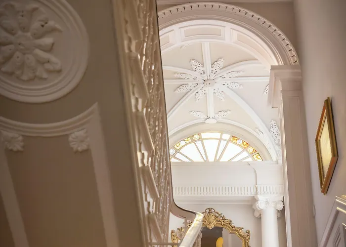 Отель Albany House 3*